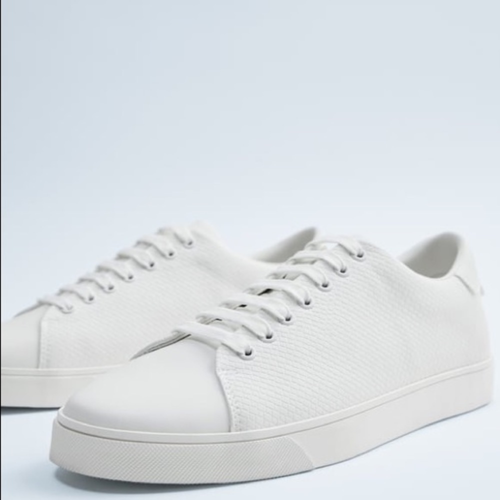 NWOT- Zara Men’s White Embossed Sneakers.